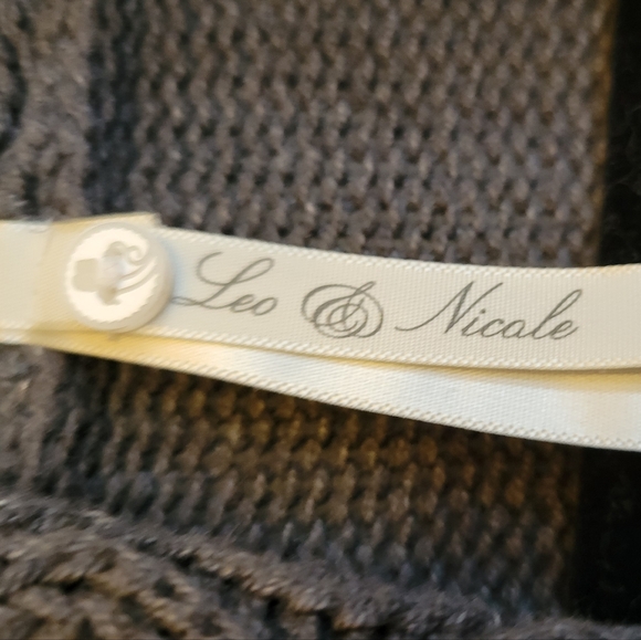 Leo & Nicole Thick Gray Sweater Cardi w/Flattering Knit & Crochet Detailing - Picture 12 of 13